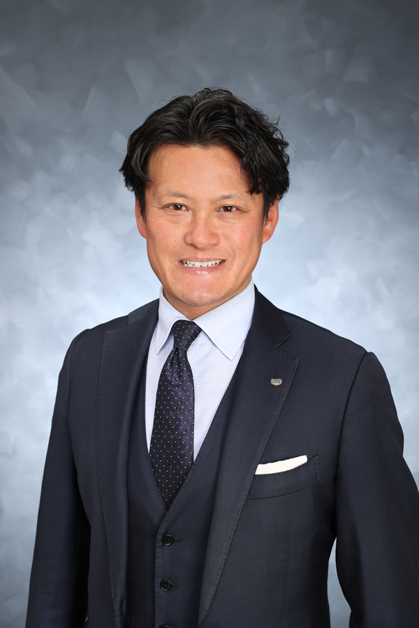 代表取締役社長 岡部 栄一 代表取締役社長 岡部 栄一