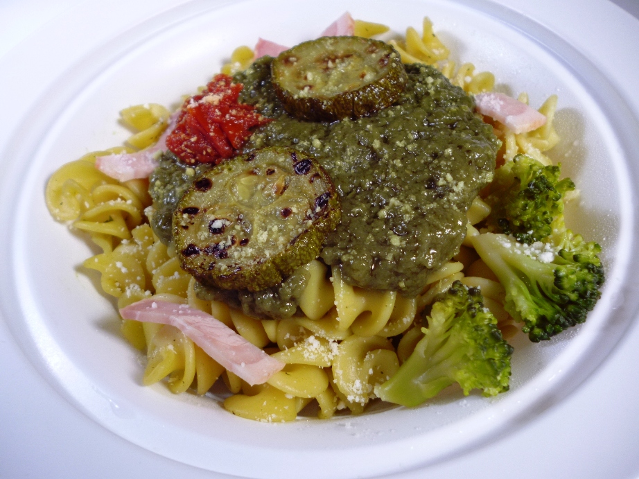 生パスタズッキーニとバジルソース 生パスタズッキーニとバジルソース